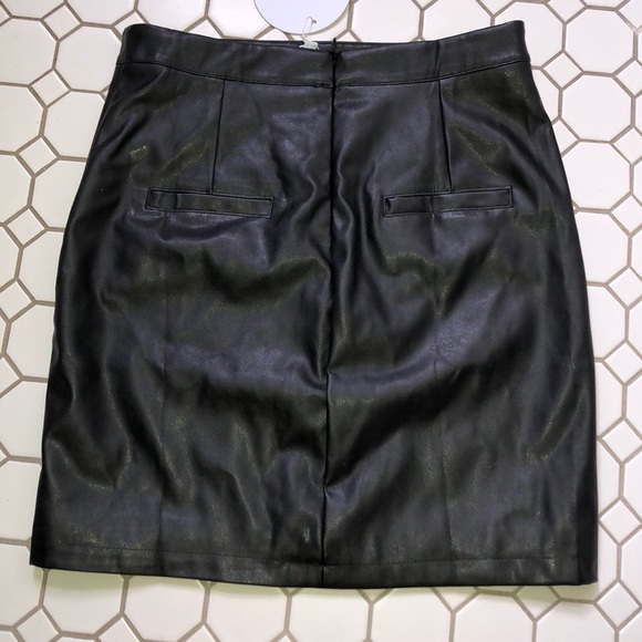 Faux leather skirt - Picture 2 of 6